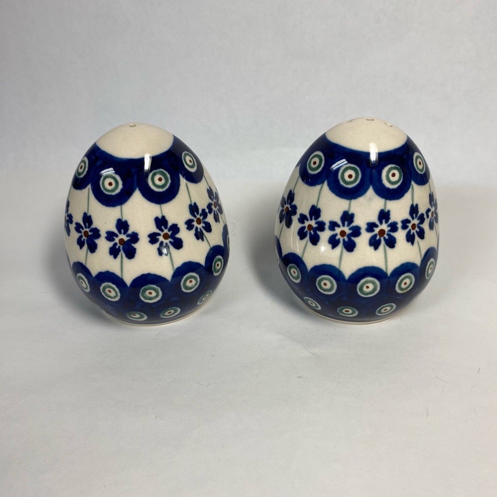 Polish pottery salt and pepper shakers Flowering Peacock handmade Boleslawiec